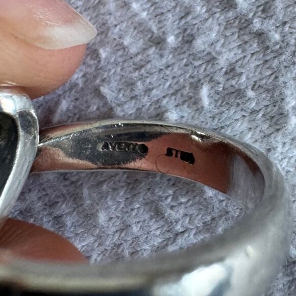 VINTAGE James Avery Silver Heart Knot Ring Size 7.5 - Picture 3 of 5